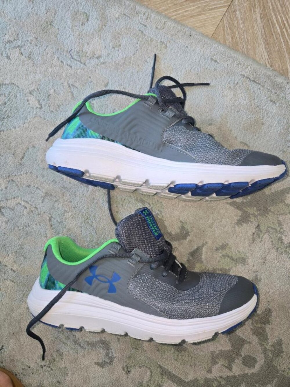 Under Armour Grey Sneakers w Neon Green Lining & Blue Trim Kids 7Y Adult 8.5